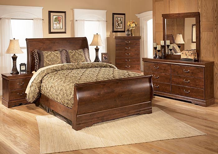 Wilmington Queen Sleigh Bed, Dresser & Mirror,Signature Design by Ashley