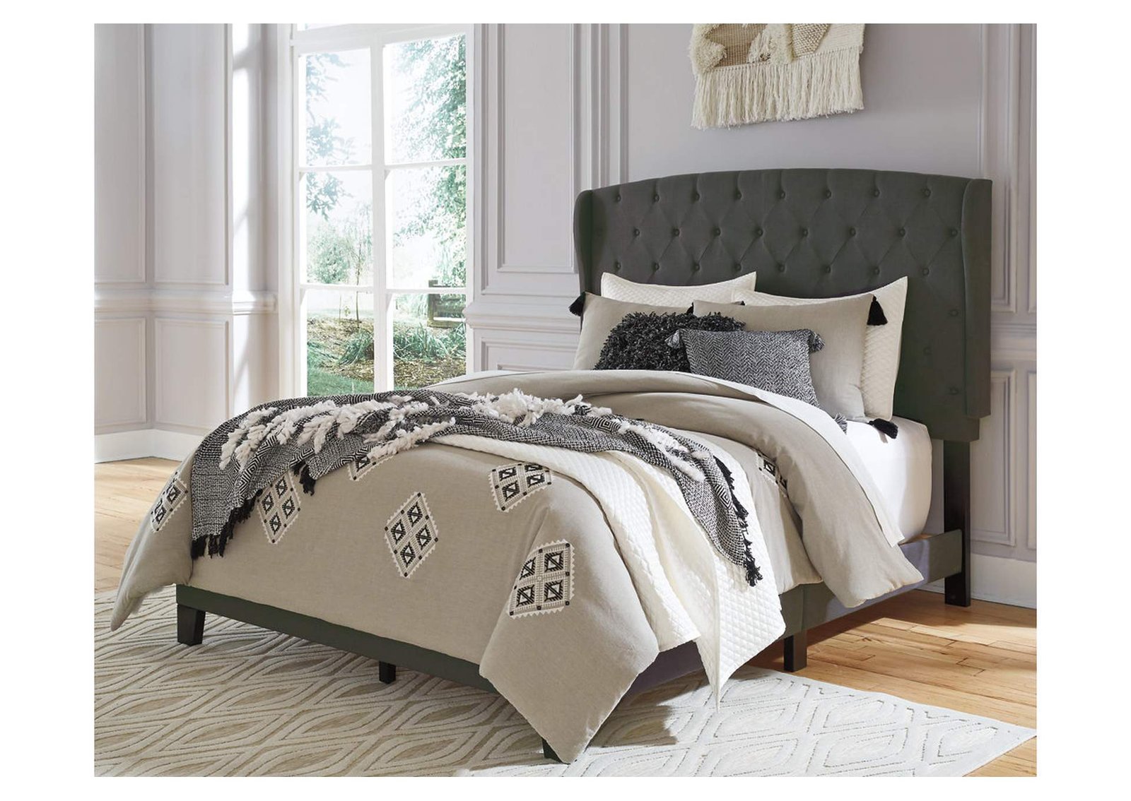 Vintasso Queen Upholstered Bed,Signature Design By Ashley