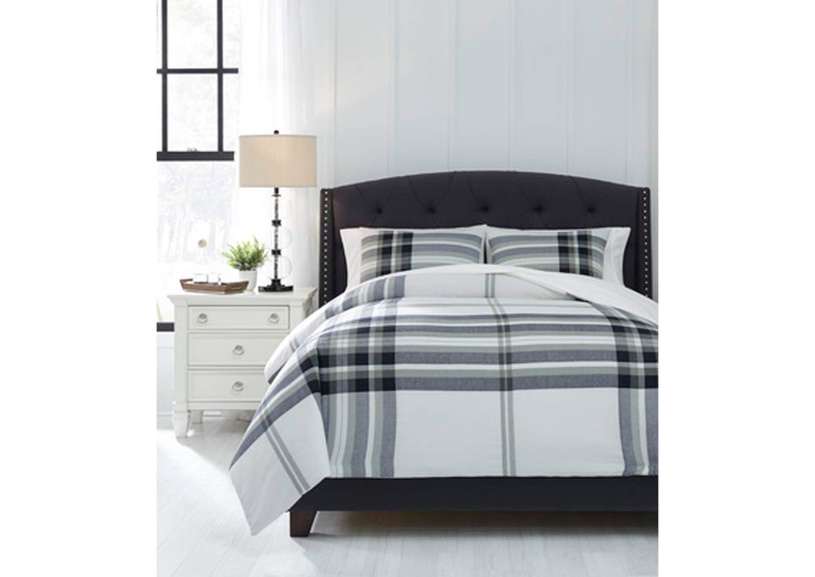 White,Stayner 3-Piece Queen Comforter Set,Signature Design By Ashley